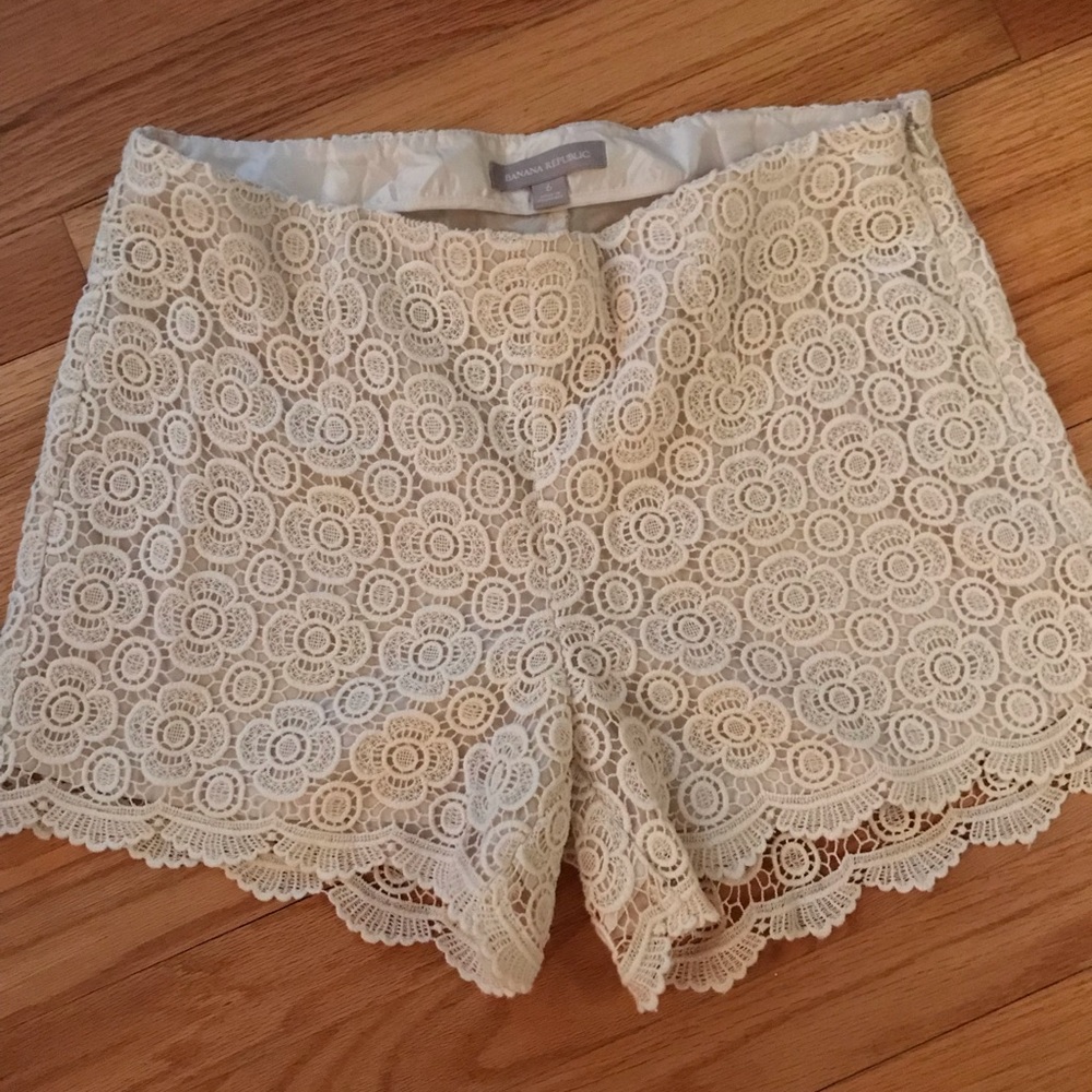 Banana Republic beige lace shorts